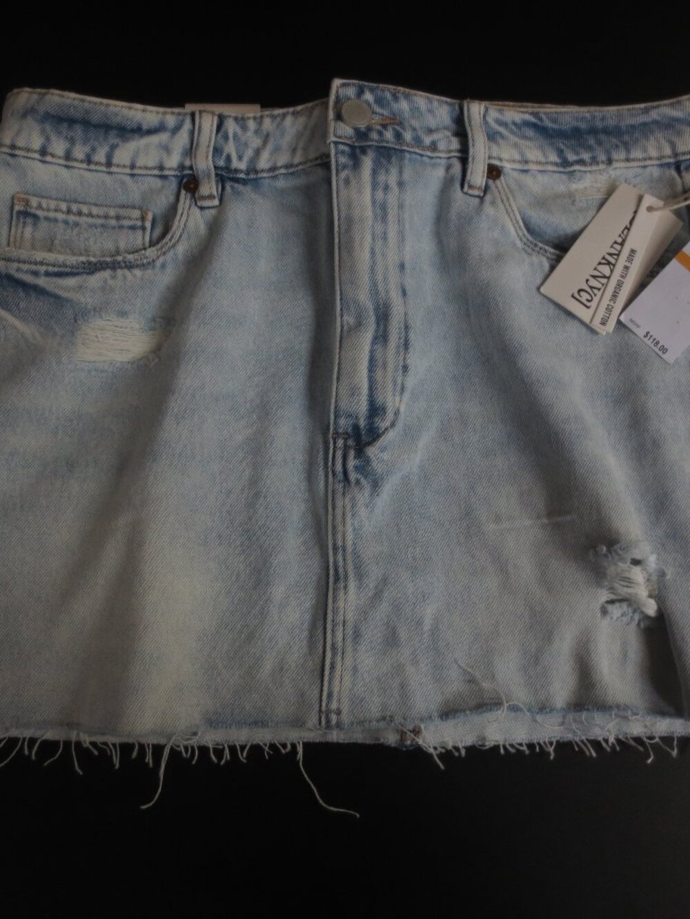BLANKNYC WOMEN'S DISTRESSED JEAN SKIRT - LIGHT WASH - SIZE 29